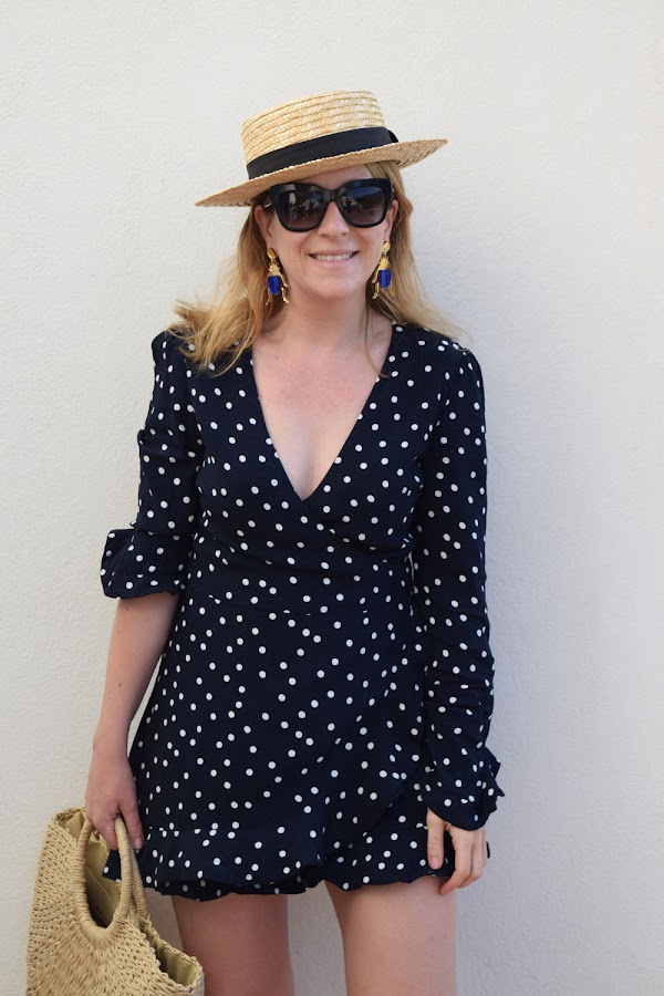 Lunares, capazo y sombrero