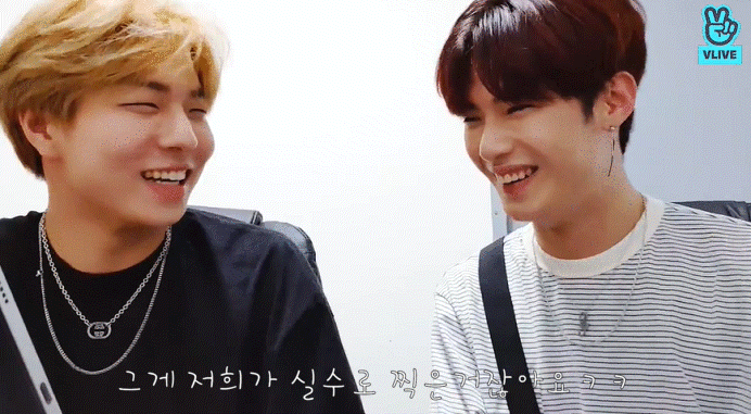 요즘 유행하는 병뚜껑 챌린지 성공한 남돌 | 인스티즈