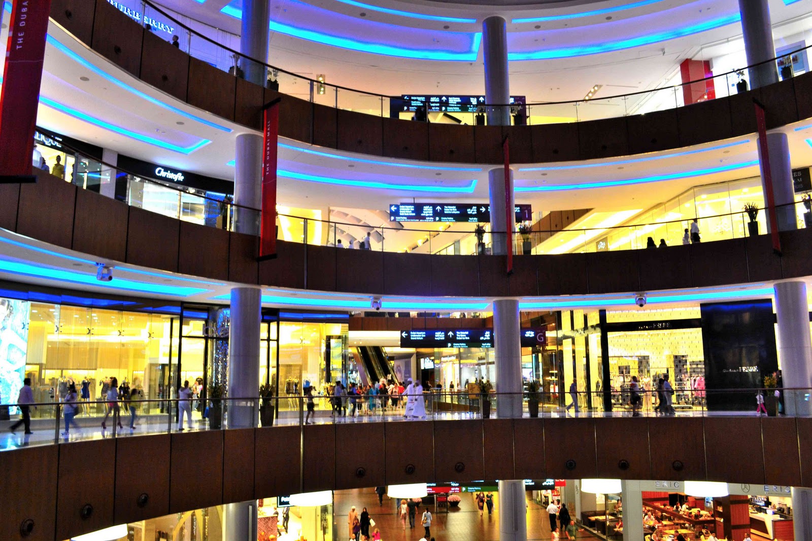 Дубай молл список магазинов. Dubai Marina Mall магазины. Дубай Молл площадь.