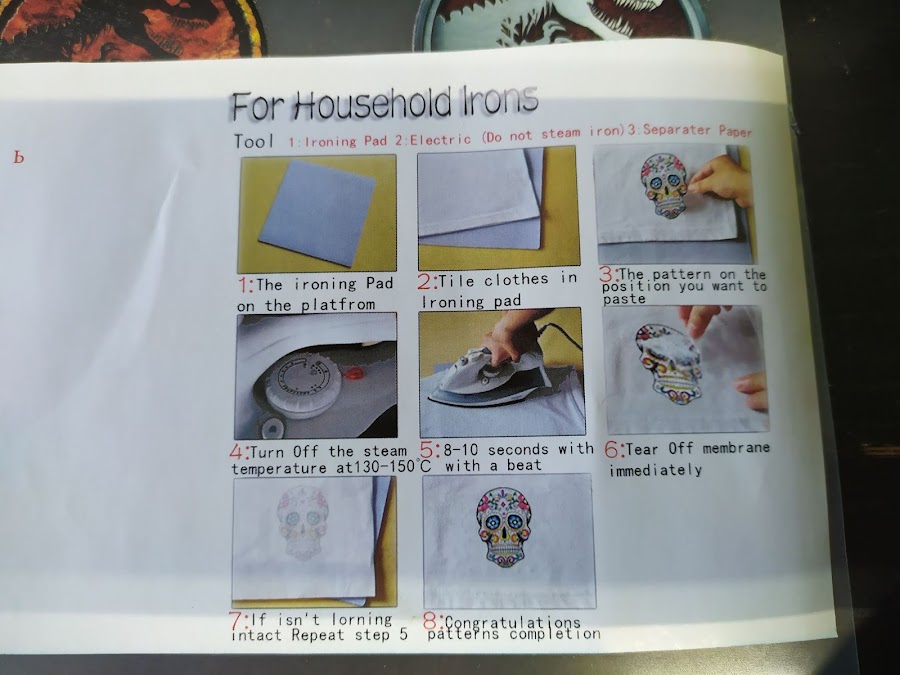 Instrucciones para pegar pegatinas con plastico en tela