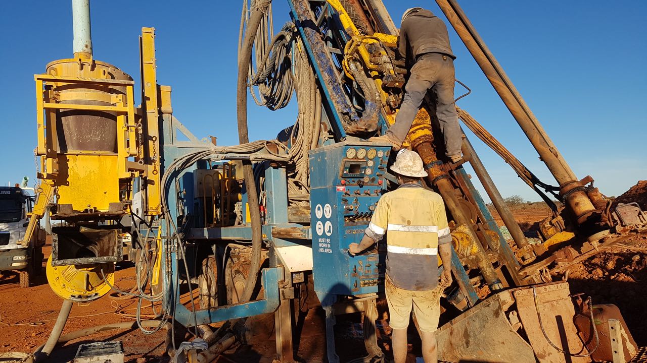 outdoorFun Working as Driller