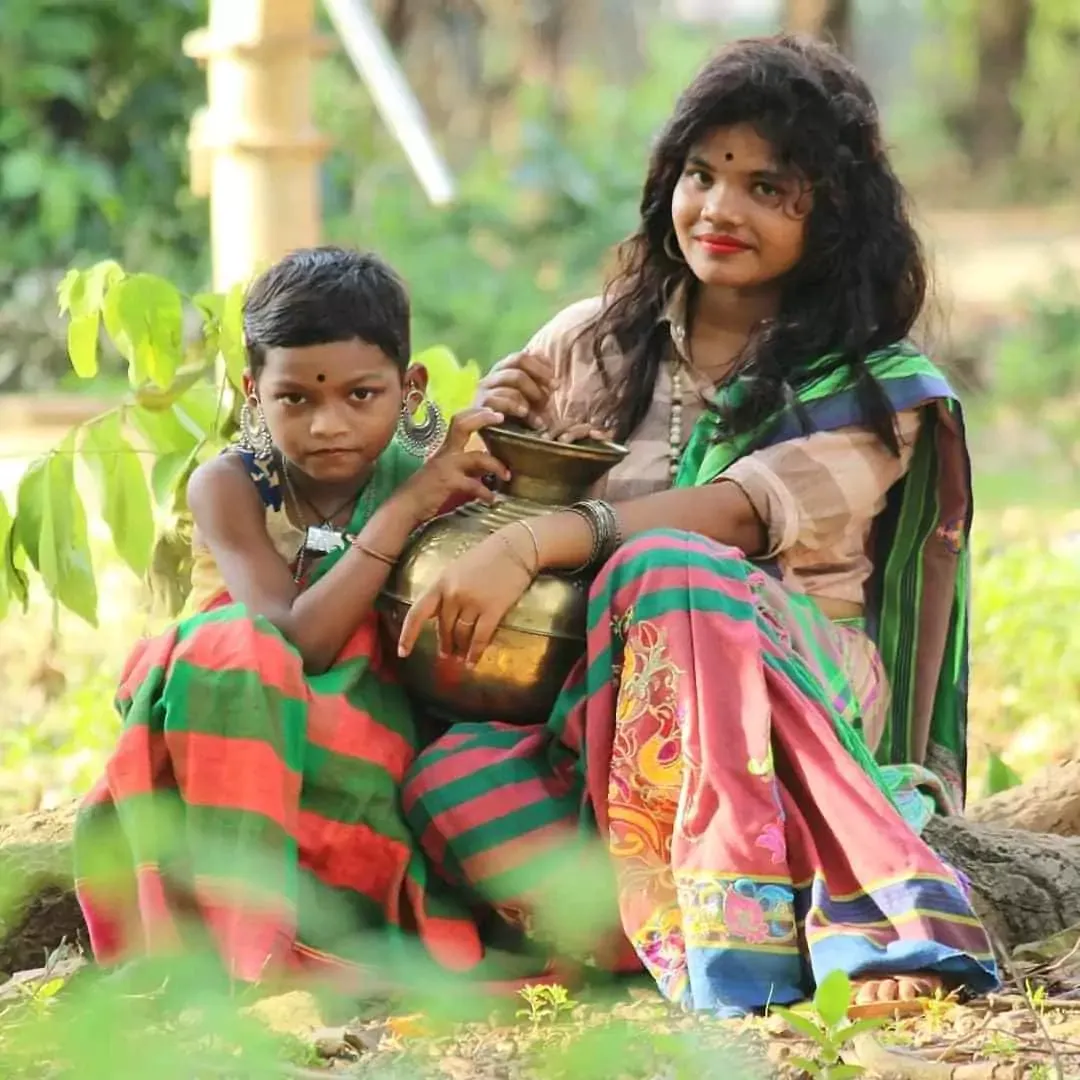 Santali romantic top shayari with Santali traditional cute girl's photos