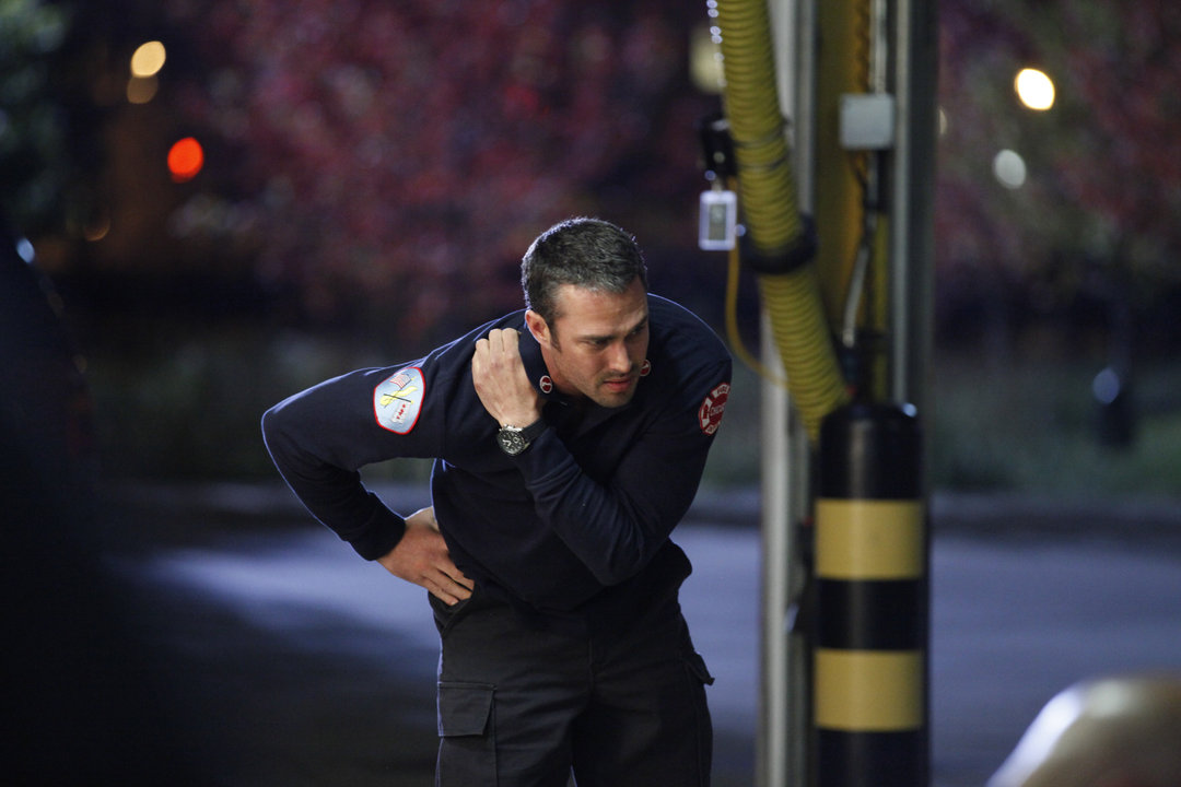Leaving the station. утюг паровоз. лесли шей пожарные чикаго. перрон с часами. картинки прощание на вокзале у поезда.