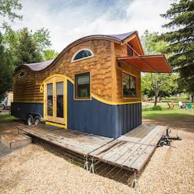 13-Front-Exterior-View-WeeCasa-The-Pequod-Tiny-House-Architecture-www-designstack-co