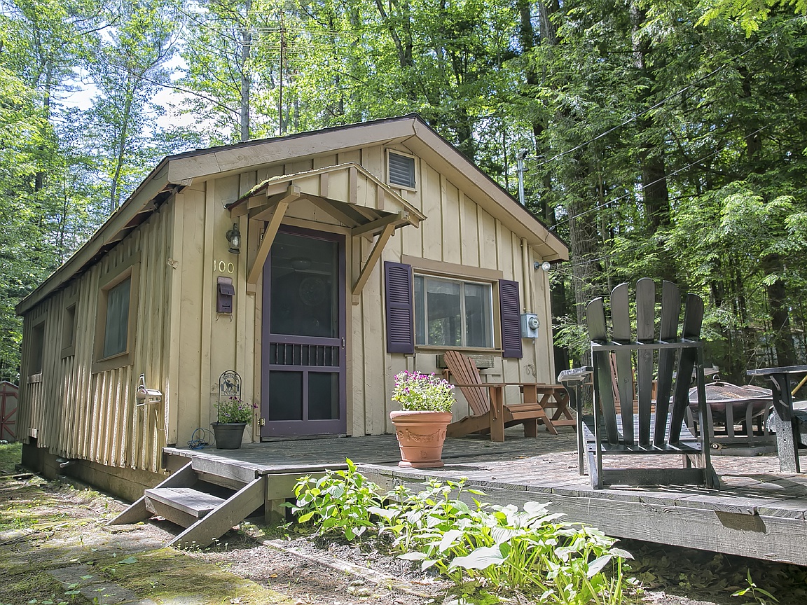 Sweet House Dreams 1950 Tiny Cabin in Lake Luzerne, New York