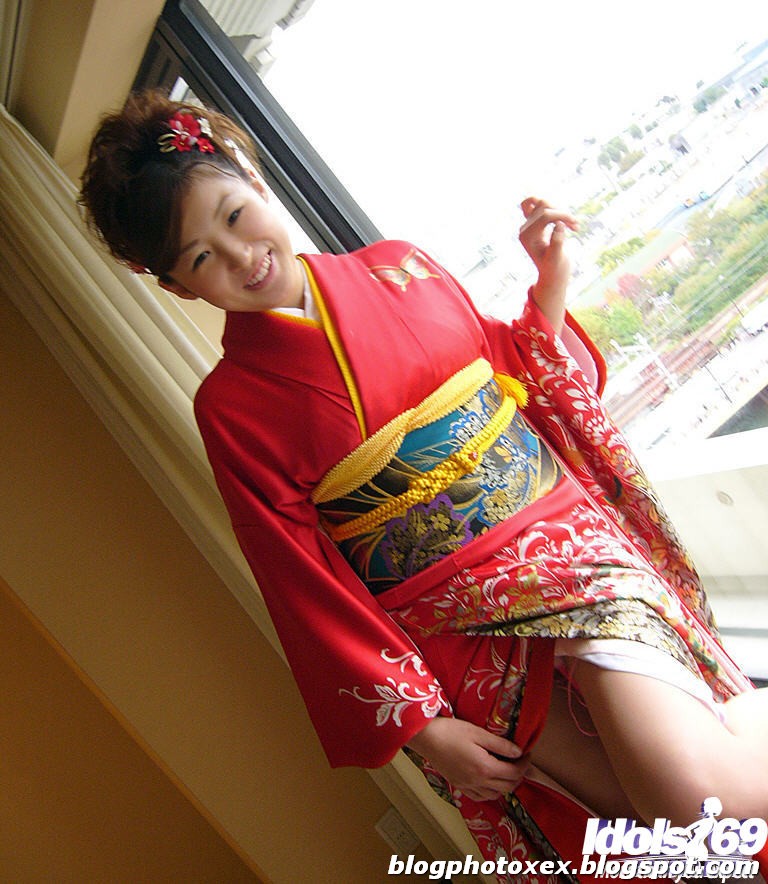 Kimono Clad Asian Teen Enjoys 17