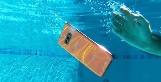 طرق إنقاذ هاتفك الذكى بعد سقوطه في الماء فى عام 2021 1