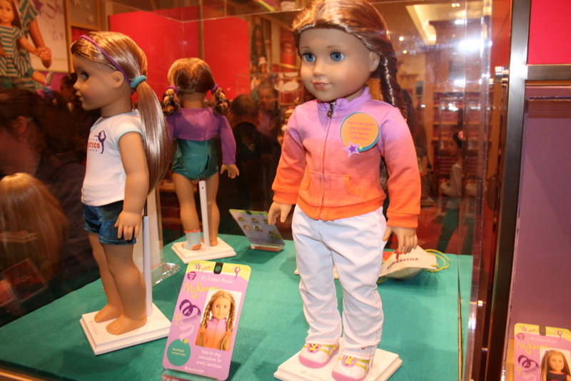 American Girl of the Year 2012 McKenna Doll ドール  Book 