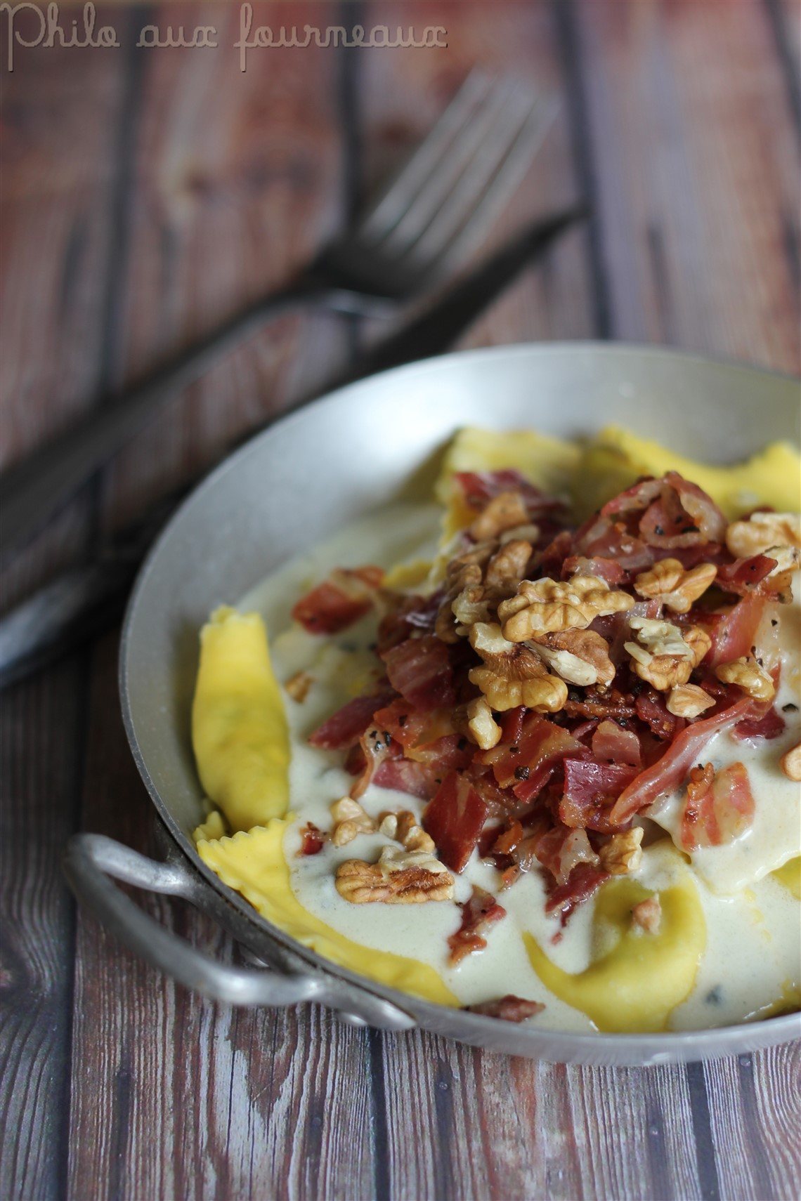 Philo aux fourneaux Ravioli sauce Roquefort, noix & pancetta grillée
