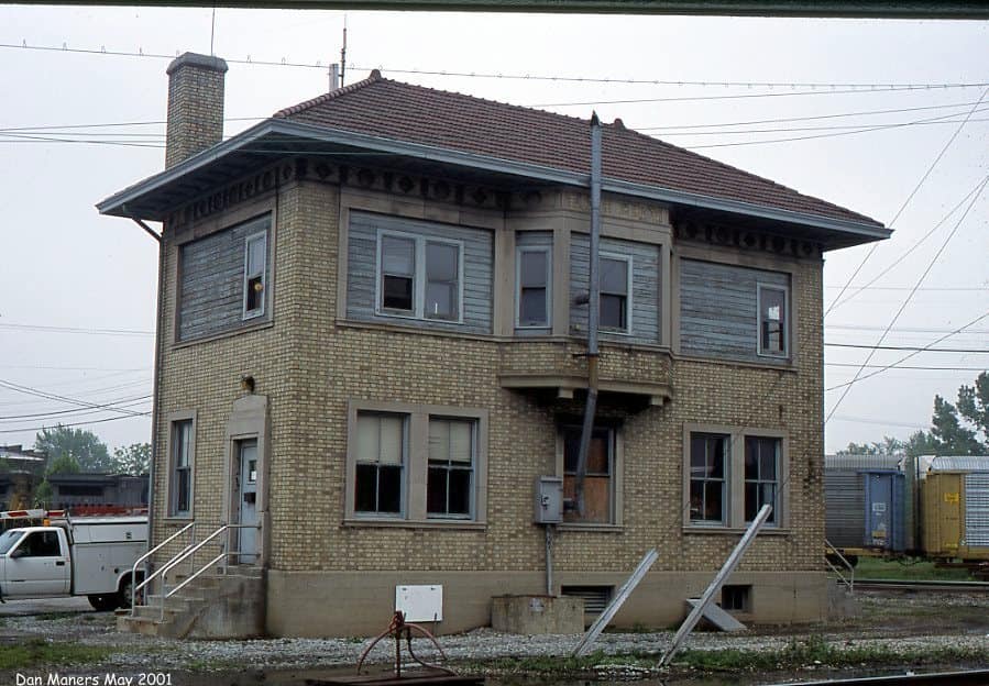 Towns and Nature Deshler, OH DR Tower B&O vs. B&O, Depot and Freight House