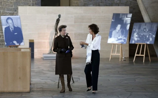 The Princess Royal viewed photos of the Duke of Edinburgh’s visit to UNESCO in Paris in 1988, as President of WWF