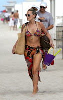 English: Molly Sims Flower Bikini‭ ‬2014‭ ‬New Year Eve Miami‭ 