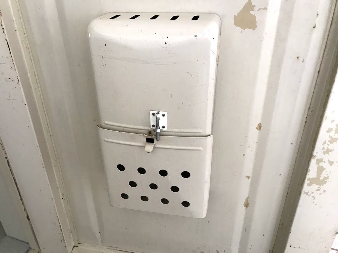 補修が難しい鉄製の郵便受け