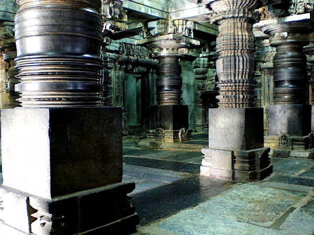 Внутри храма Аккана Басади