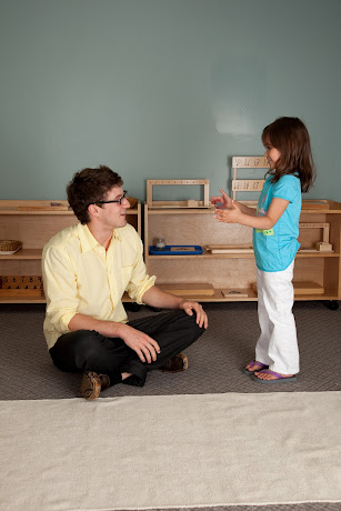 girl showing NAMC montessori teacher descriptive vs evaluative praise no rewards montessori classroom