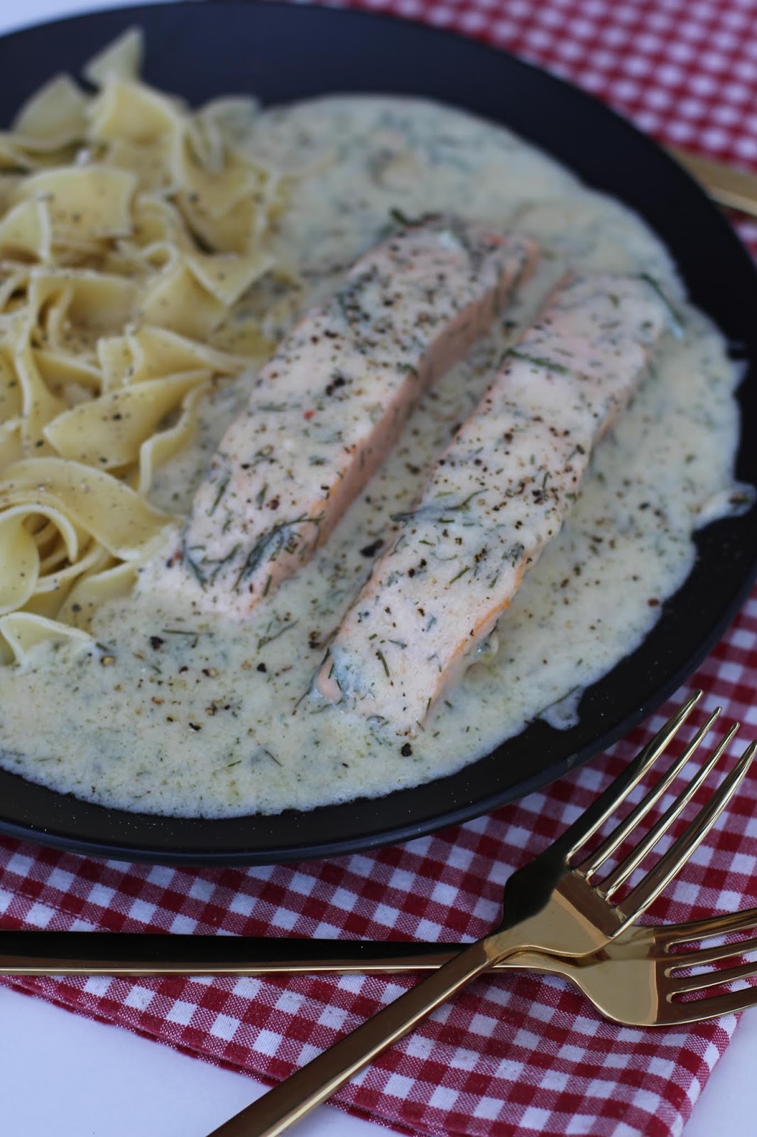 Lachs in Dillsoße
