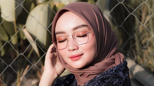 Bersyukur atas apa yang telah kamu miliki, karena masih banyak orang di sekeliling kamu yang masih kurang beruntung Bersyukur atas apa yang telah kamu miliki, karena masih banyak orang di sekeliling kamu yang masih kurang beruntung