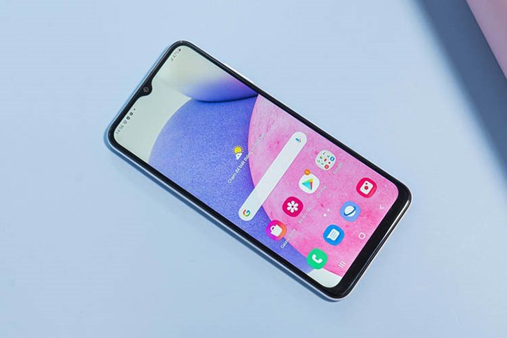 Chỉ có hơn 3 triệu, mua điện thoại nào vừa pin “trâu“, vừa bền? 3 Chi co hon 3 trieu mua dien thoai nao vua pin trau vua ben galaxy a03s 1653903951 916 width740height493