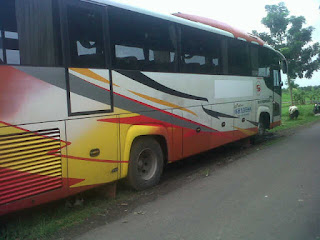  Sewa Bus Pariwisata PO. Putra Ghanesa Surabaya