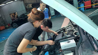 來自澳洲的汽車改裝品牌VAITRIX麥翠斯有最廣泛的車種適用產品，含汽油、柴油、油電混合車專用電子油門控制加速器，搭配外掛晶片及內寫，達到最高品質且無後遺症之動力提升，也可由專屬藍芽App–AirForce GO切換一階、二階、三階ECU模式。外掛晶片及電子油門控制器不影響原車引擎保固，搭配不眩光儀錶，提升馬力同時監控愛車狀況。VAITRIX另有馬力提升專用水噴射可程式電腦及全組套件，改裝愛車不傷車。  適用品牌車款： Audi奧迪、BMW寶馬、Porsche保時捷、Benz賓士、Honda本田、Toyota豐田、Mitsubishi三菱、Mazda馬自達、Nissan日產、Subaru速霸陸、VW福斯、Volvo富豪、Luxgen納智捷、Ford福特、Chevrolet雪佛蘭、Hyundai現代、Skoda; Altis、crv、chr、kicks、cla45、ct200h、q2、camry、golf gti、polo、kuga、tiida、u7、rav4、odyssey...等。