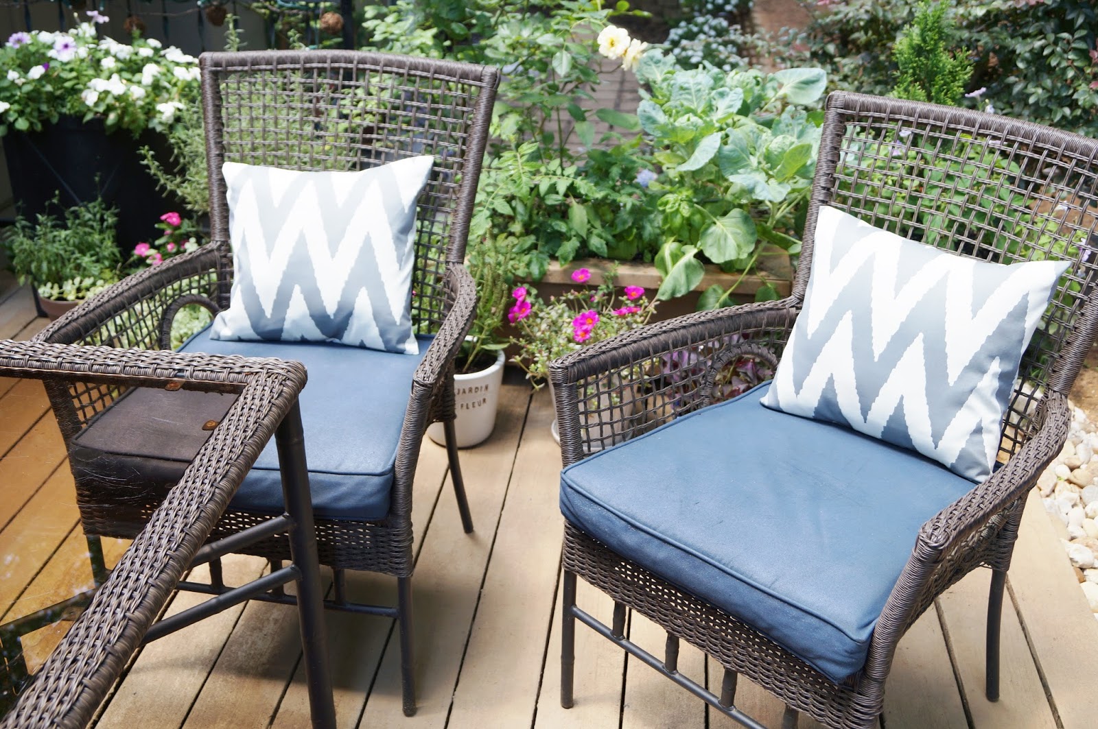 Don't Disturb This Groove I Spray Painted My Outdoor Seat Cushions