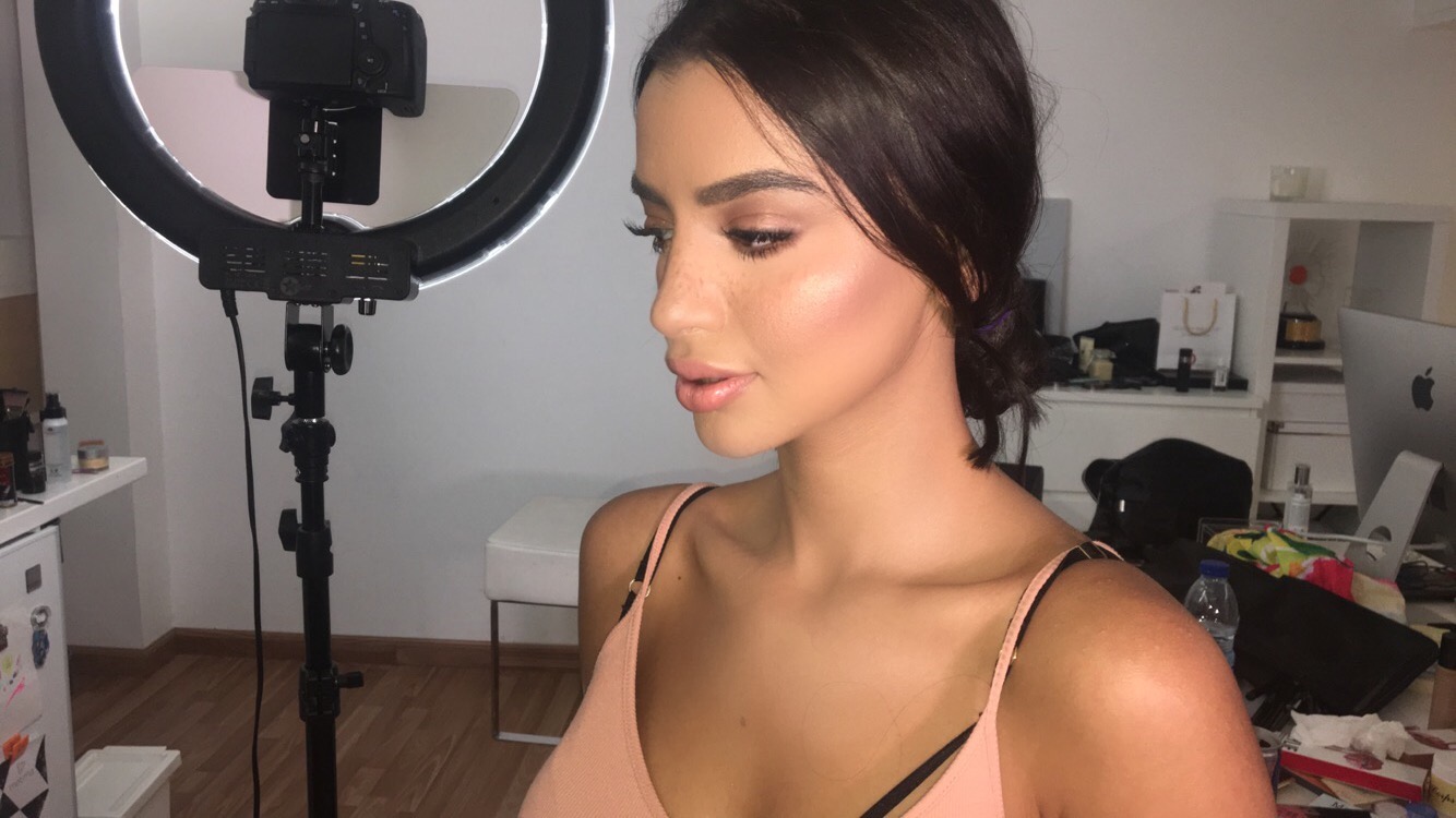 Peachy makeup look for Olive skin featuring BUFFING TECHNIQUE SoniaxFyza