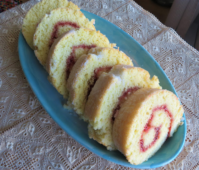 Mary Berry's Swiss Roll