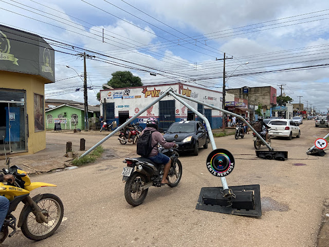 Veículo guinchado arrasta fiação e derruba semáforos em cruzamento na zona sul – VÍDEO 9 Veículo guinchado arrasta fiação e derruba semáforos em cruzamento na zona sul – VÍDEO