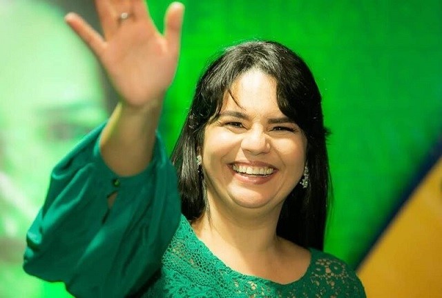 Candidata a prefeita tem carro atingido por 11 tiros na Paraíba; duas pessoas ficam feridas