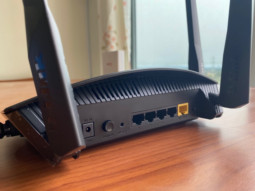 D-Link DIR-X1860 WiFi 6 Router Review: Design