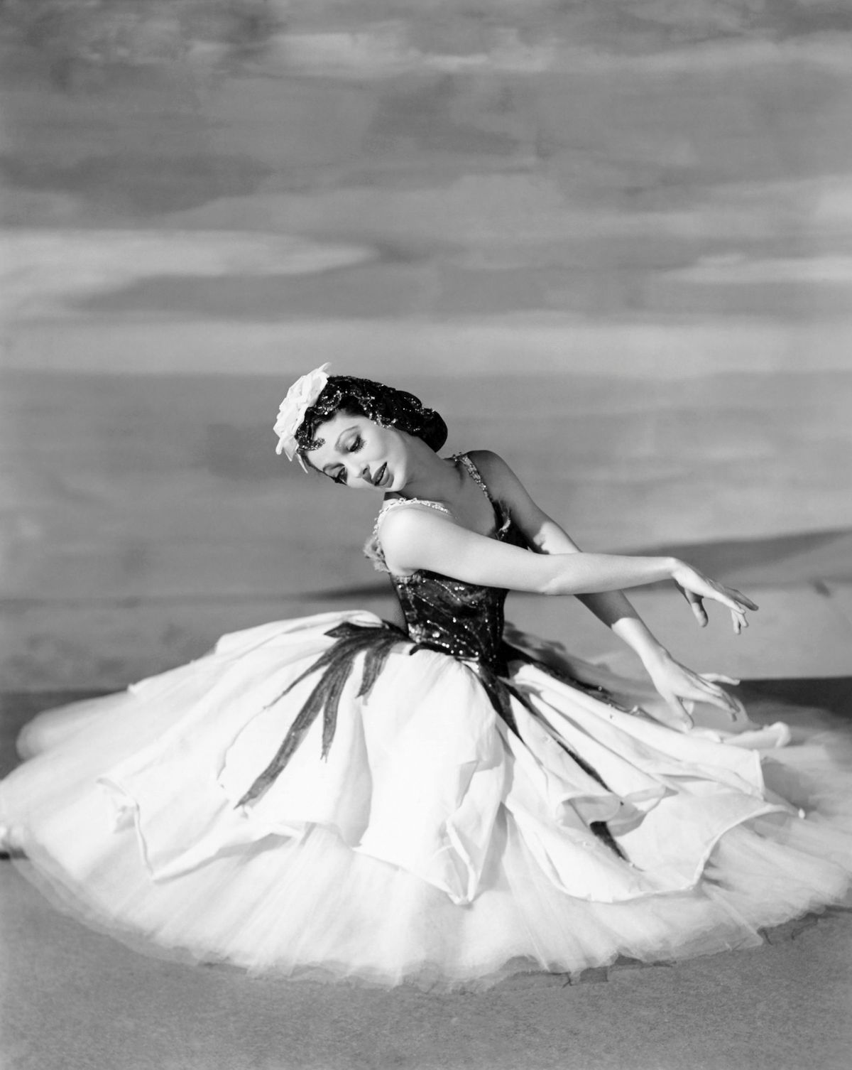 30 Stunning Black and White Photos of Loretta Young From Between the ...