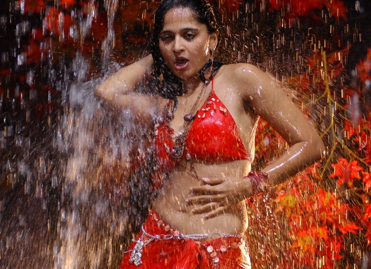 Anushka Shetty Tamil Actress Hot Wallpapers.