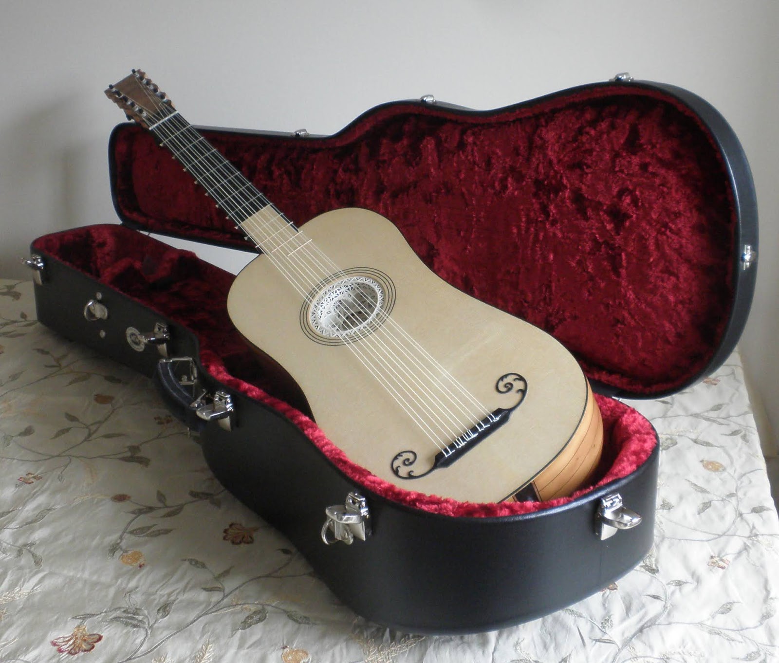 Buying a Lute Baroque,Romantic & 6 course Spanish Guitar