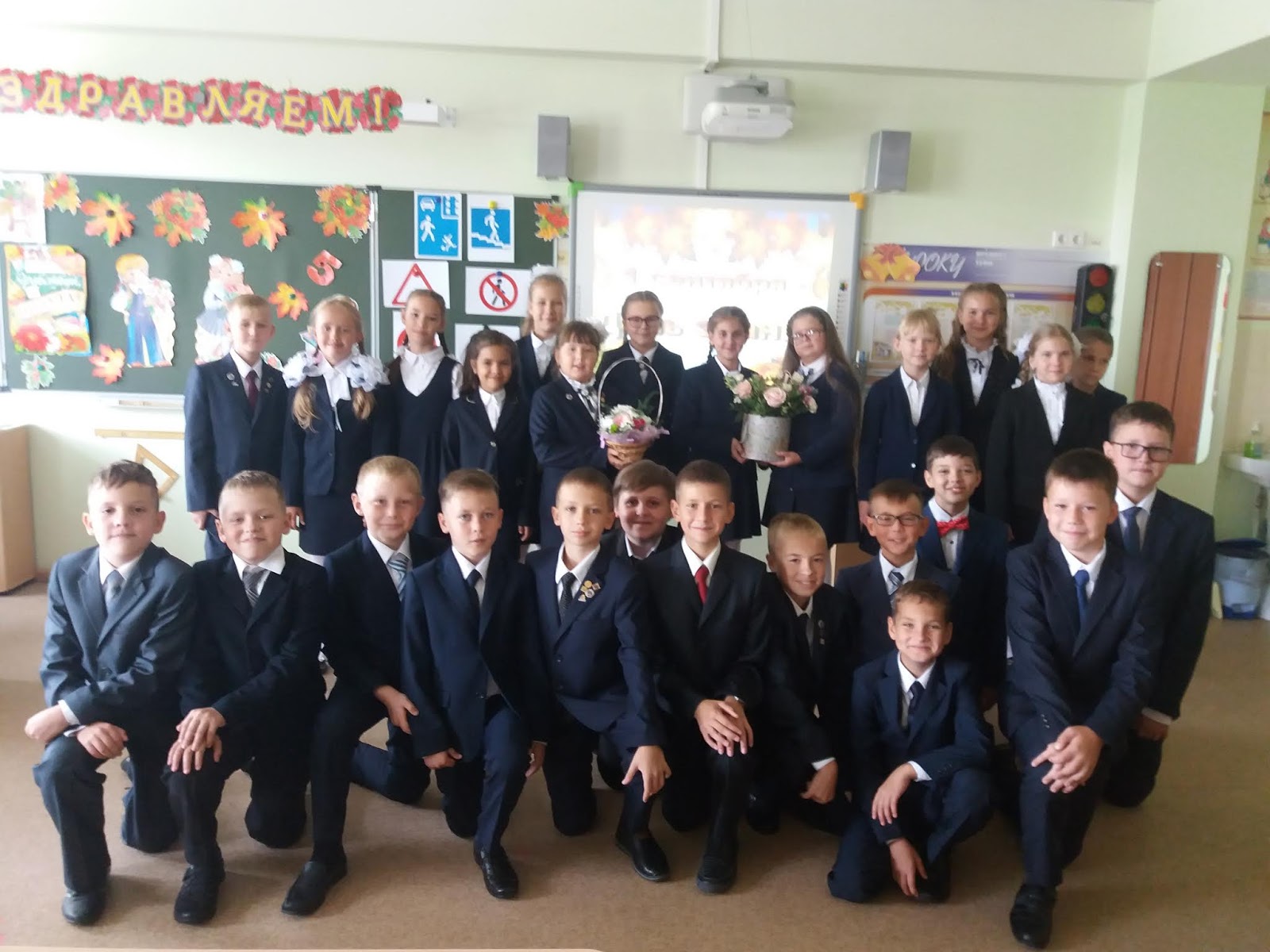 Для чего мы ходим в школу. Мы патриоты. На уроке я сижу на учителя гляжу. На уроке я сижу на учителя гляжу. Учимся дружно 4 класс.