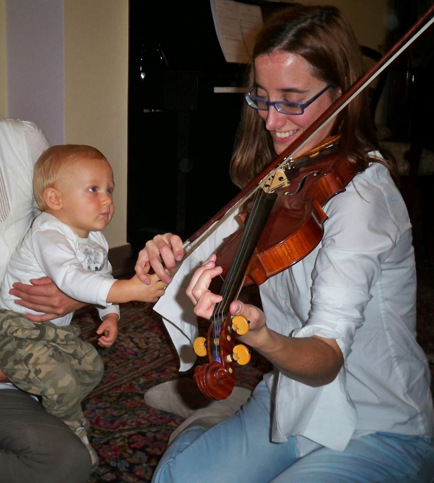 La musica è gioia Suonare il violino a DUE ANNI?? è un gioco!