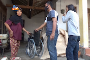 Naik Motor Dari Surabaya, Antar Kursi Roda Buat Hartono