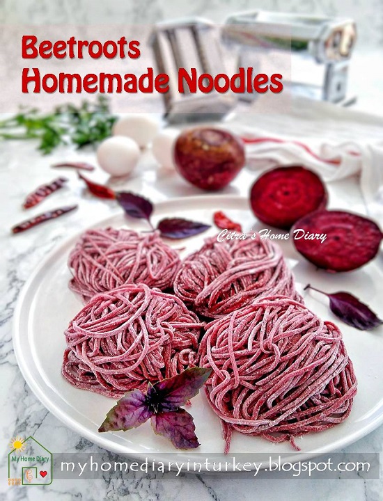 HOMEMADE RED NOODLES MAKES FROM BEETROOT / MEMBUAT MIE TELUR WARNA MERAH (DARI BUAH BIT) | Çitra's Home Diary . #homemadenoodles #membuatmietelur #homemademietelur #mietelurmerah #beetroot #mietelurbuahbit #evyapımıeriste #indonesianfoodrecipe #friednoodles
