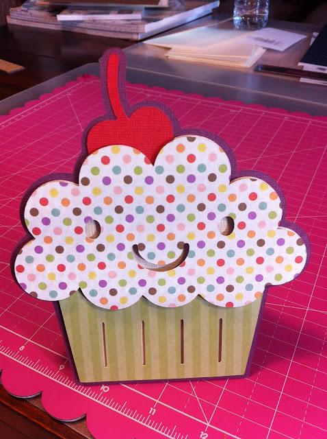 cupcake-card-cricut-create-spellbinders-cuttlebug