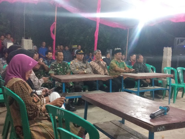 Ritual Cuci Kelambu Makam Pangeran Samudra di Gunung Kemukus