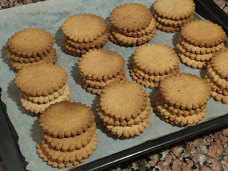 ~ Crespellines amb roes ~ Galletas con chicharrones ~