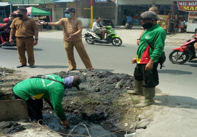 Antispasi Banjir di Gang Ambai dan Tempirai, Kecamatan Medan Amplas dan PU Lakukan Pengorekan Draiase