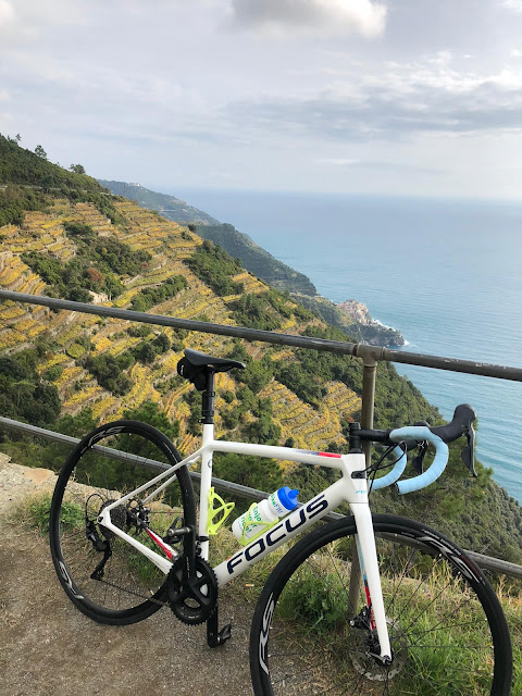 cycling cinque terre carbon road bike rental in Lerici La Spezia Liguria