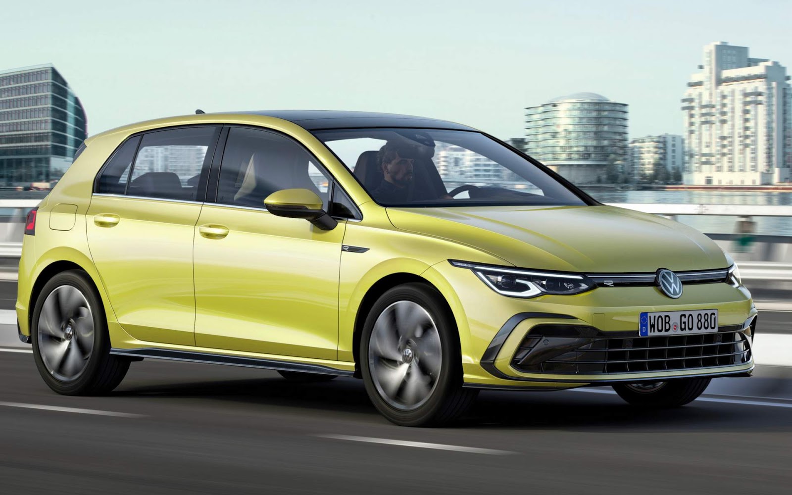 VW Golf 8 RLine começa a ser vendido em toda Europa