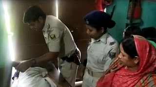 बहन मोबाइल पर कुछ देख रही थी, भाई ने गुस्से में आकर गला दबा कर की हत्या बहन मोबाइल पर कुछ देख रही थी, भाई ने गुस्से में आकर गला दबा कर की हत्या