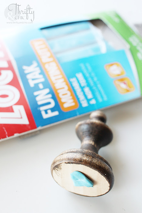 DIY Farmhouse Curtain Rod. DIY curtain rod and hardware. DIY farmhouse curtains. How to make a curtain rod. White and wood farmhouse decor. Gallery wall ideas. DIY farmhouse decor and decorating ideas.