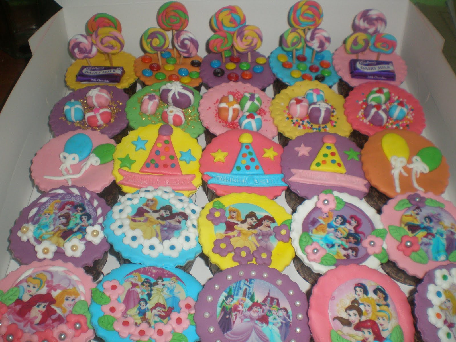 Bagas Cookies n Cakes: Cup Cakes For Tanisha
