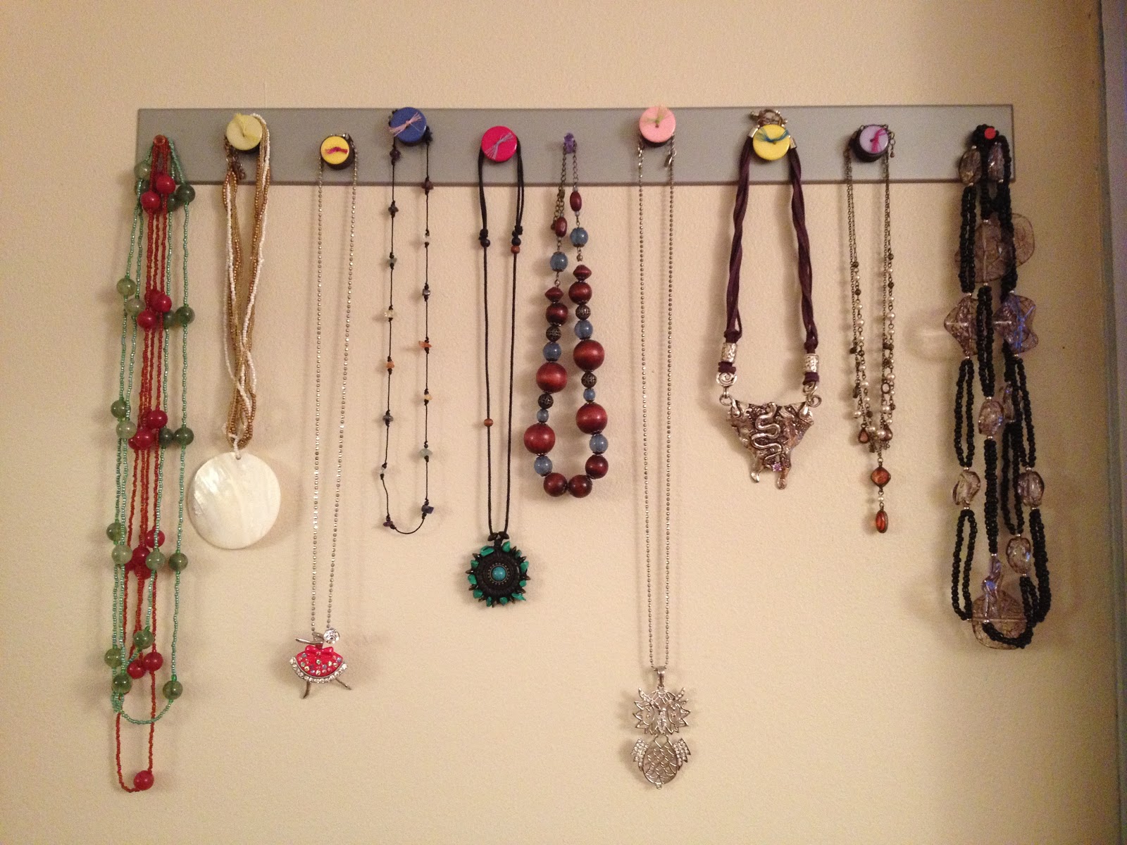 This Creative Outlet DIY Necklace/Jewelry Holder