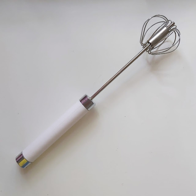 Demi Membuat Dalgona Coffee, Orang Rela Melakukan 5 Hal Ini — Crayon