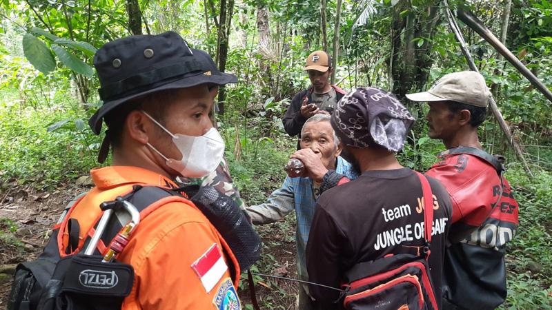 Ditemukan Selamat, Kakek 79 Ini Hilang Selama 20 Jam di Hutan Limbangan Kendal