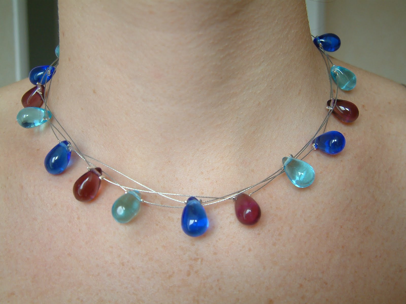 Lili petit pois Cailloux, choux, genoux, hiboux, joujoux, poux et BIJOUX